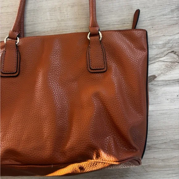 GUESS Tote - Picture 7 of 10